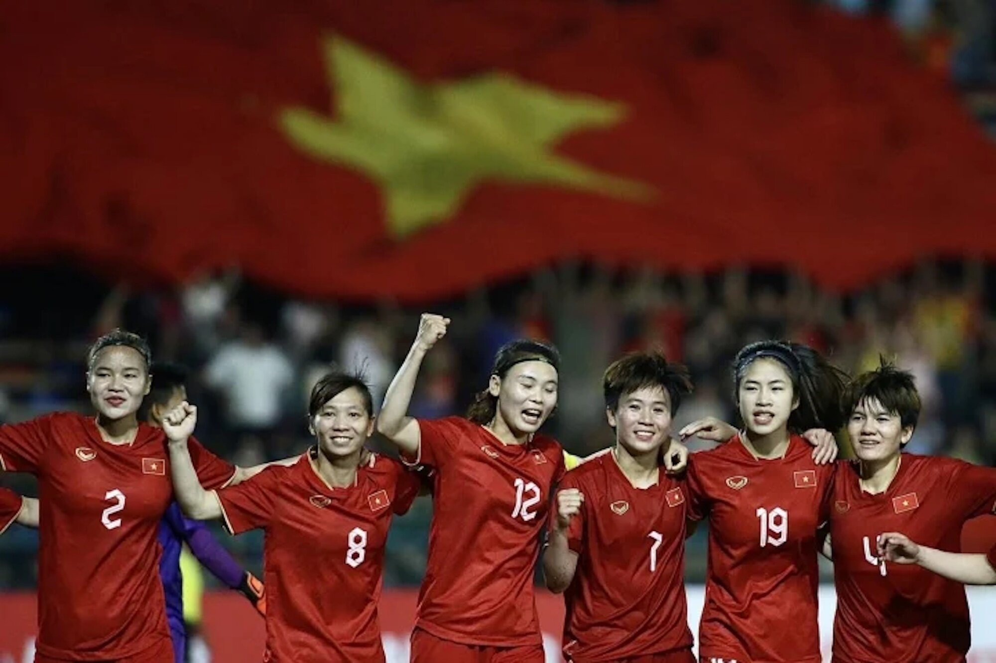 Thaco tặng đội tuyển bóng đá nữ Việt Nam 1 tỷ đồng - 1