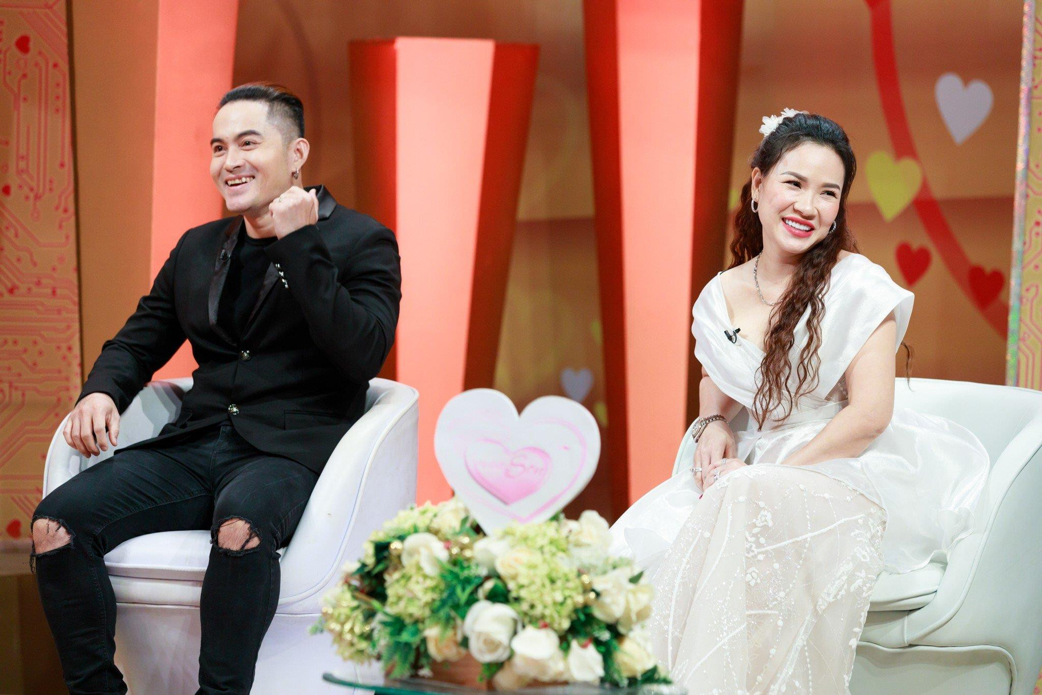 Hồng Vân ‘ngã ngửa’ trước chiến thuật ‘đánh nhanh rút gọn’ của ca sĩ Phong Đạt - 1