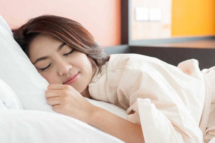 5 mẹo giúp ngủ ngon trong thời tiết oi bức vô cùng đơn giản - 1
