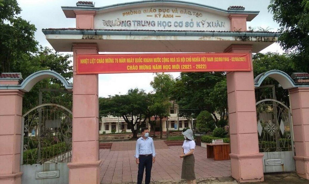 Hai thầy giáo ở Hà Tĩnh bỏ trường đi Hàn Quốc tìm việc - 1
