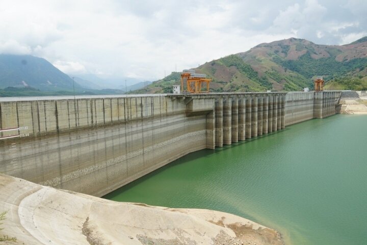 Hiện trạng mới nhất của hai nhà máy thủy điện Sơn La và Hòa Bình - 1