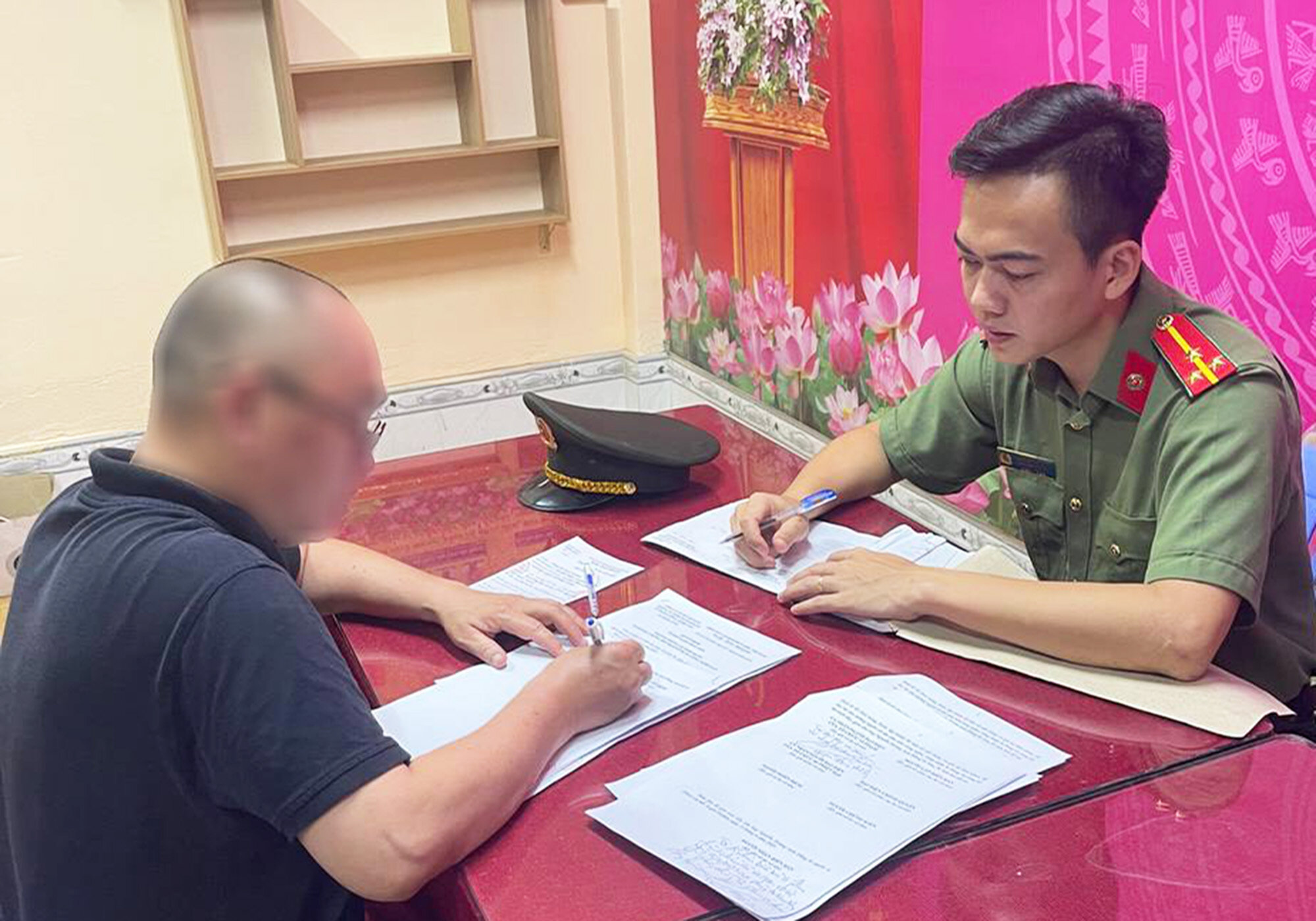 Công an TP.HCM phạt người đăng tin xuyên tạc vụ tấn công trụ sở xã ở Đắk Lắk - 1