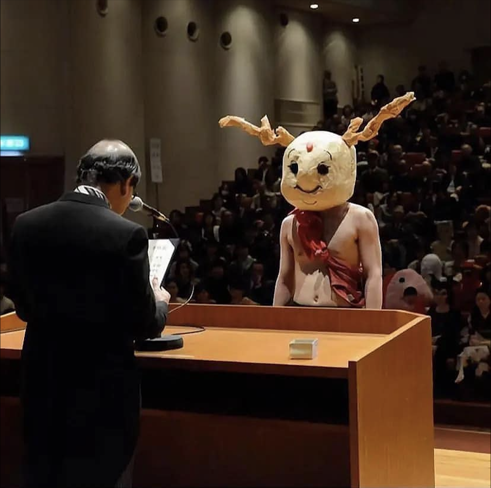 Lễ tốt nghiệp kỳ dị như ngày hội hoá trang của Đại học Kyoto - 1