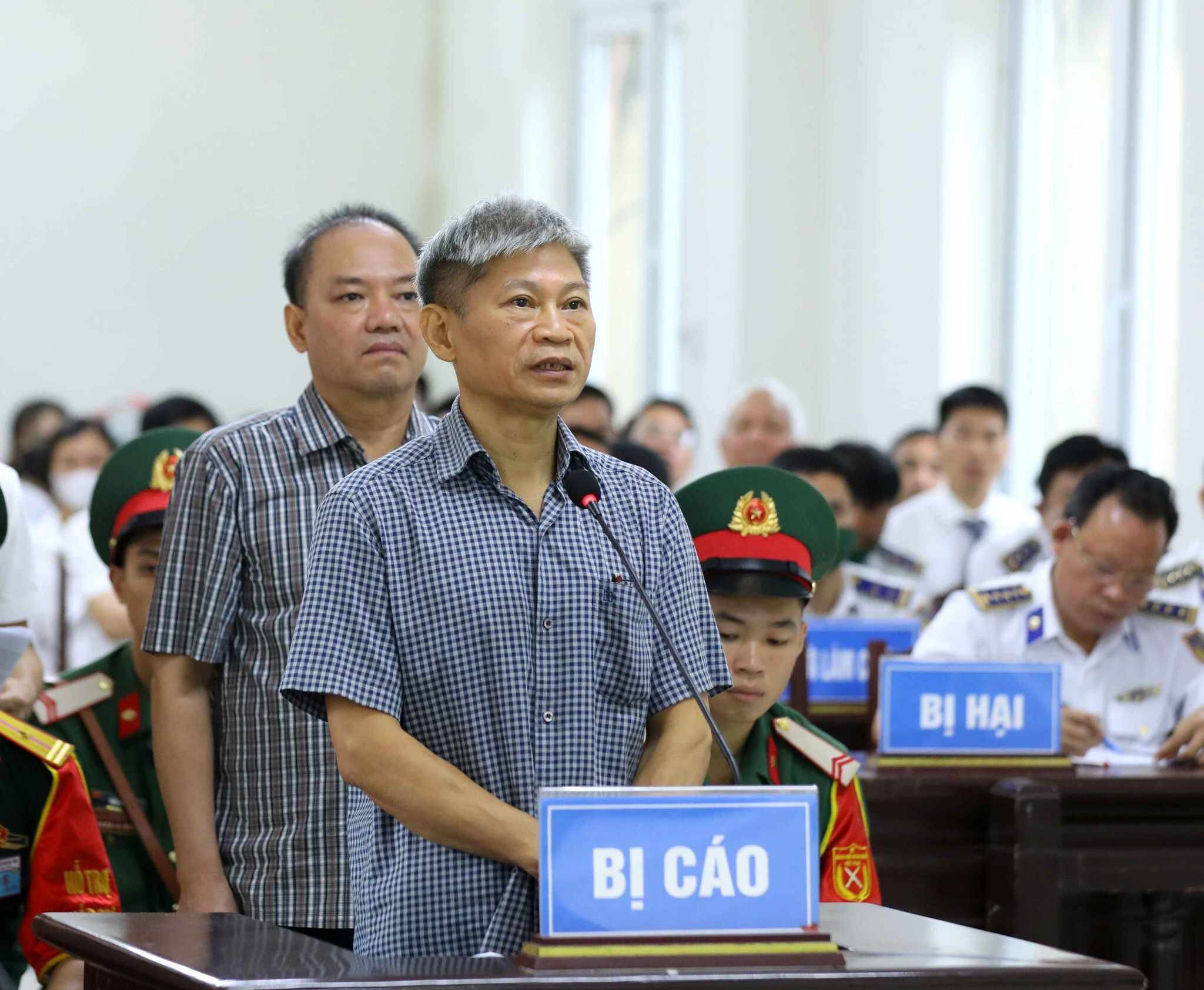 Cựu Trung tướng Nguyễn Văn Sơn tại toà. (Ảnh: TTXVN)