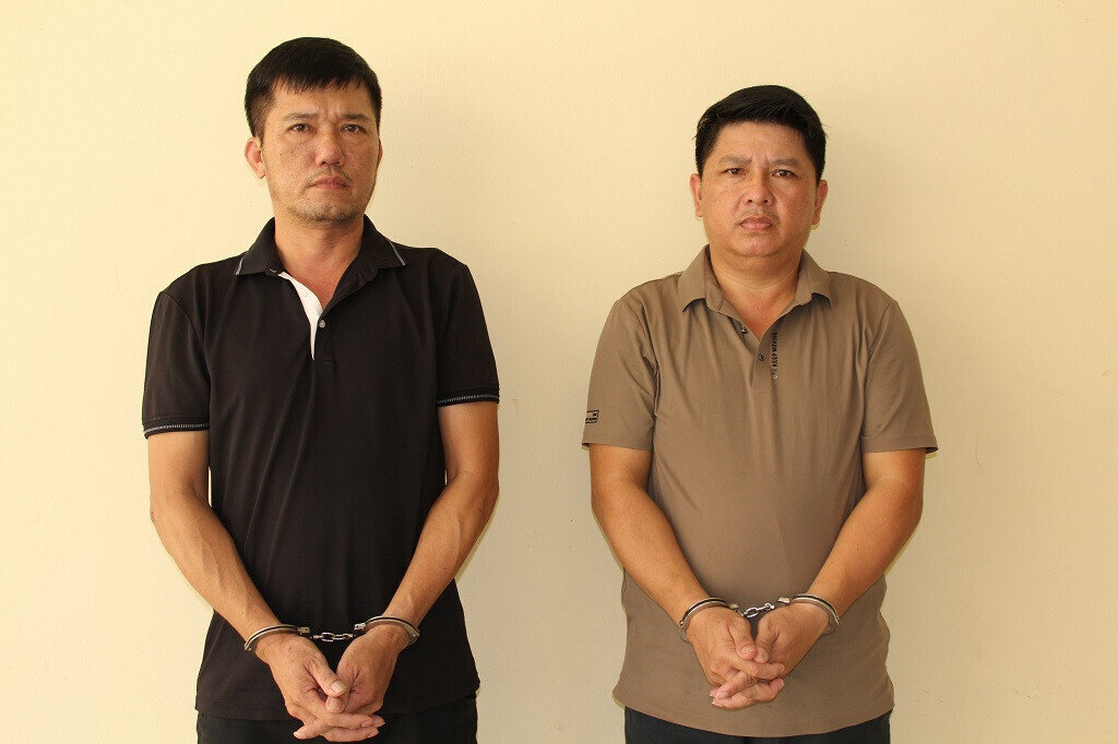 Nguyễn Trí Ngọc và Ngô Sỹ Thành bị bắt giữ. (Ảnh: Công an Nghệ An)