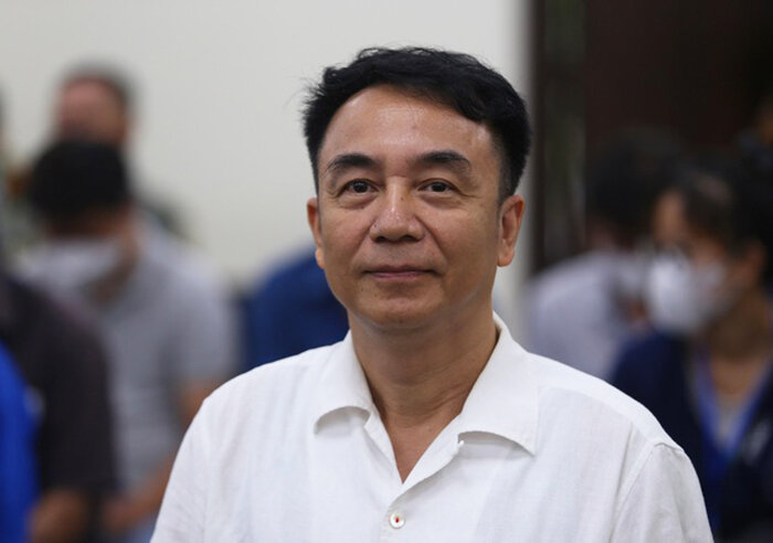 Luật sư đề nghị trả tự do cho cựu Cục phó Trần Hùng ngay tại tòa - 1