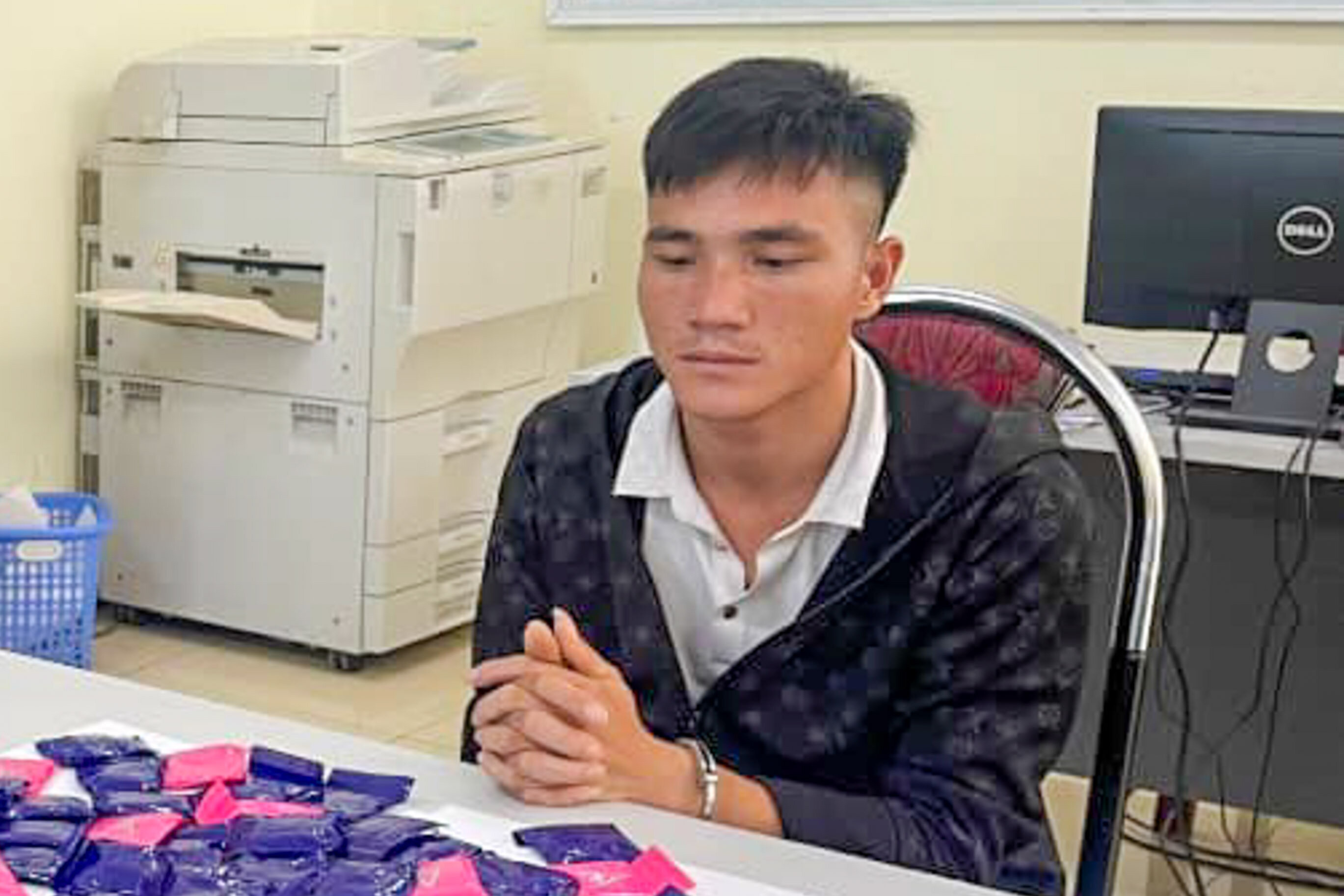 Sơn La: Bắt giữ nam thanh niên 'ôm' 27.000 viên ma tuý tổng hợp - 1