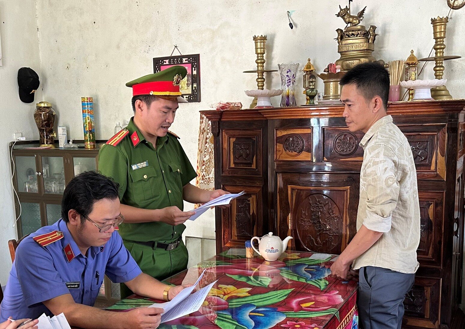 Tạm giam viên chức Văn phòng Đăng ký đất đai Quảng Ngãi - 1