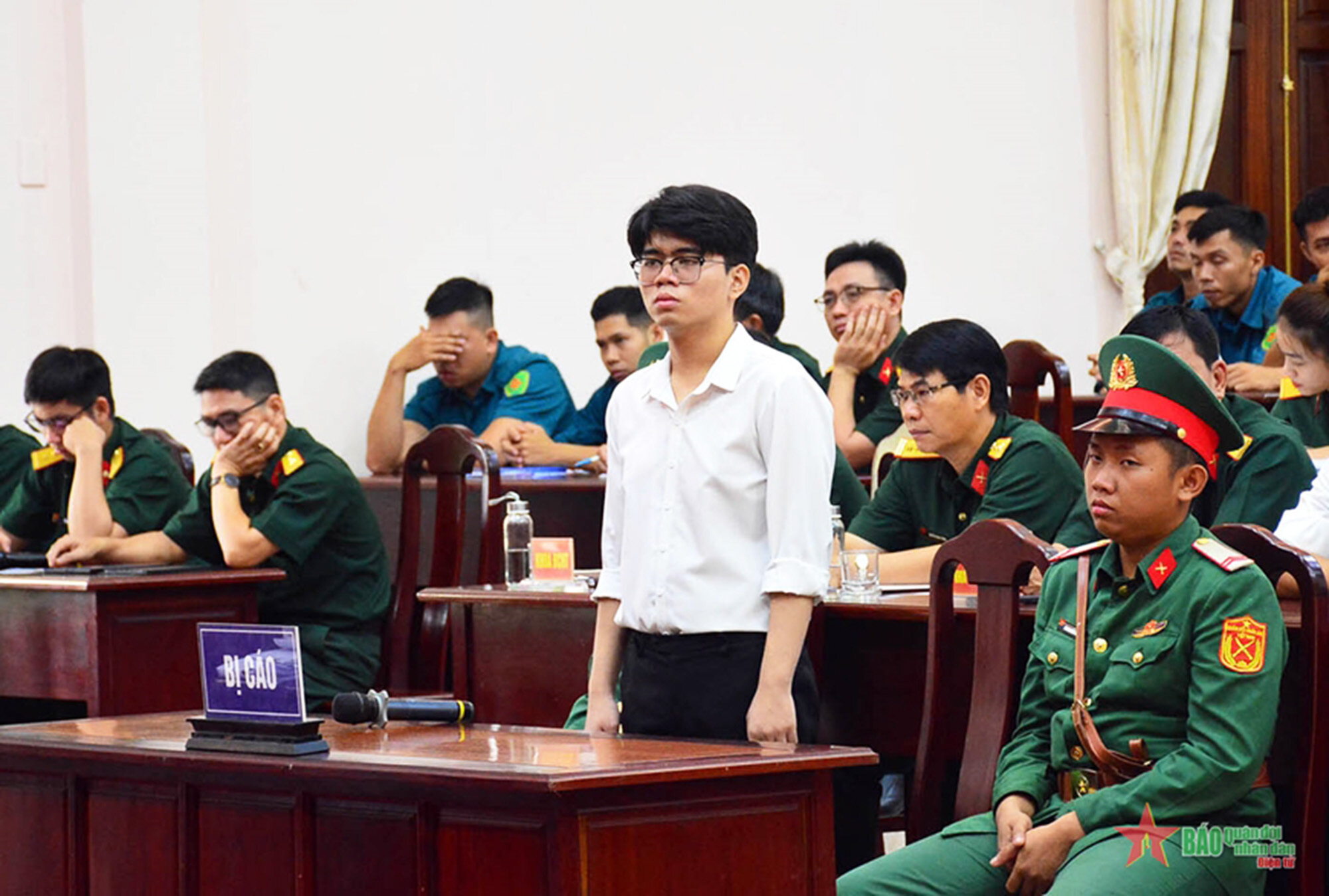 Bị cáo Nguyễn Lê Tấn Tài tại phiên toà. (Ảnh: Báo Quân đội nhân dân)