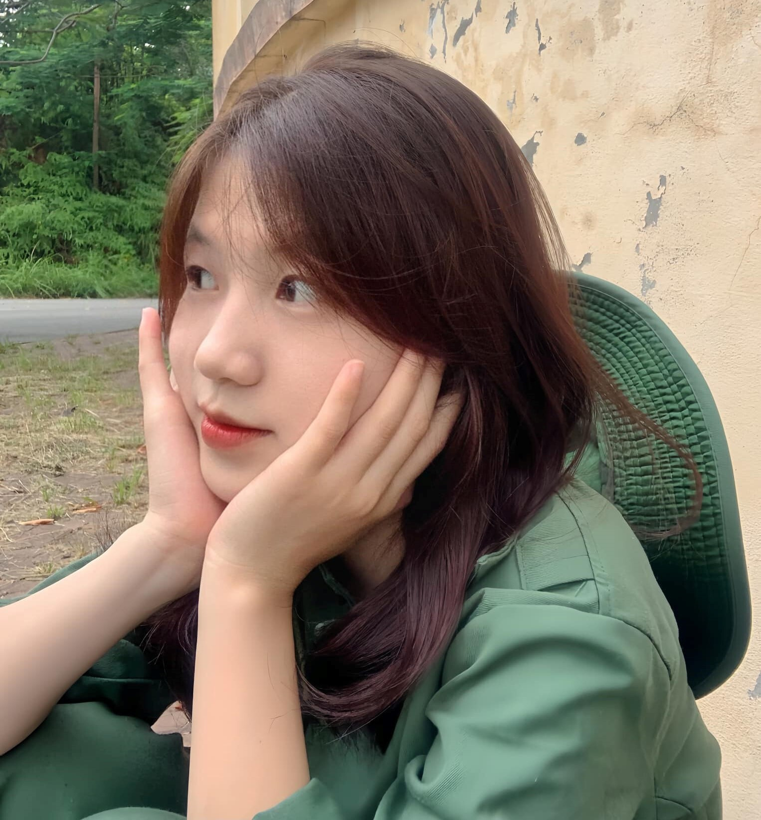 Triệu Kim Huế, khoa Quản trị kinh doanh nhận được "cơn mưa lời khen" vì sở hữu gương mặt bầu bĩnh, đáng yêu.