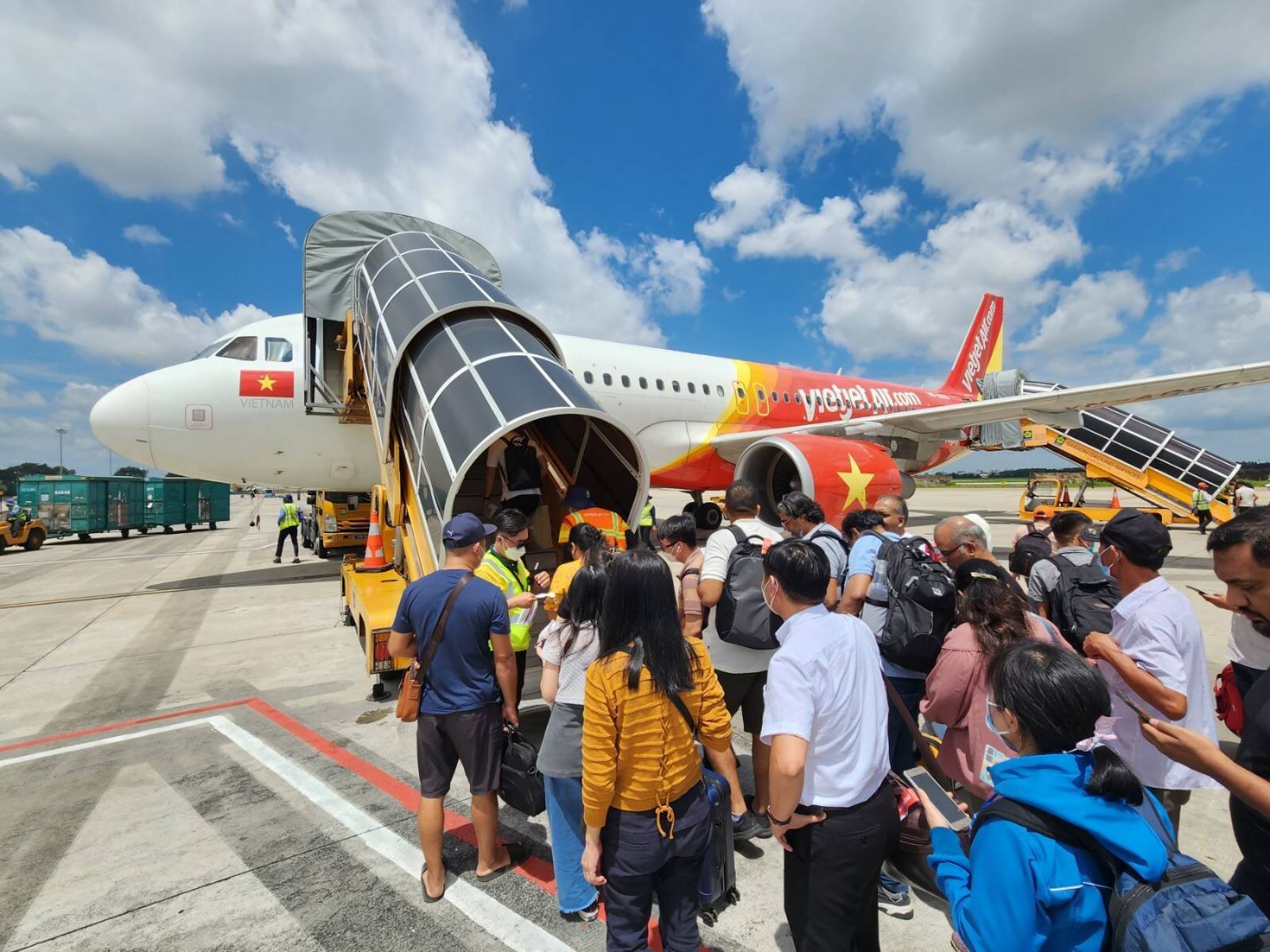 Cục trưởng Cục hàng không Việt Nam Đinh Việt Thắng cho biết, đến thời điểm này chưa có hãng hàng không nào xin tăng chuyến phục vụ dịp nghỉ lễ 2/9.