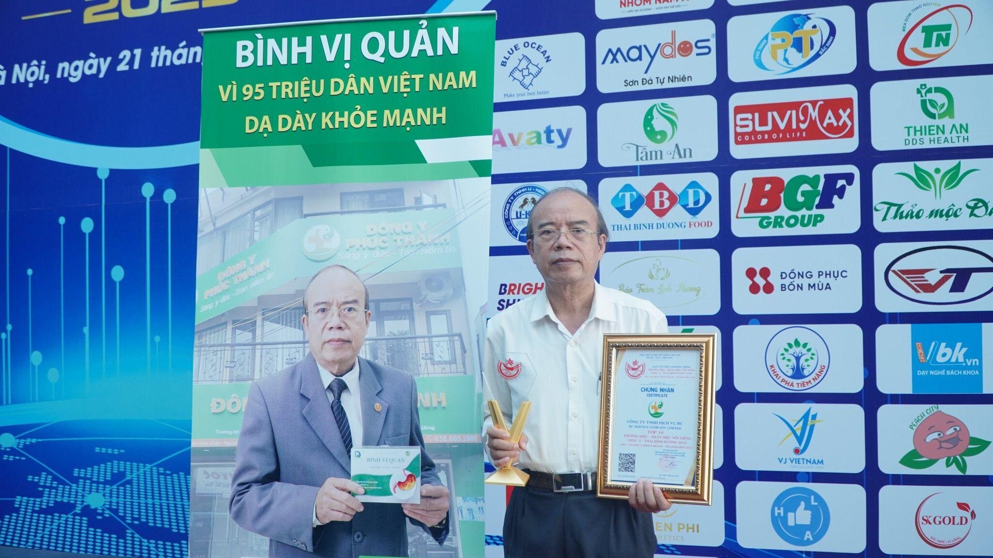 PGS.TS bác sĩ, thầy thuốc ưu tú Nguyễn Văn Toại - cha đẻ sản phẩm Bình Vị Quản.