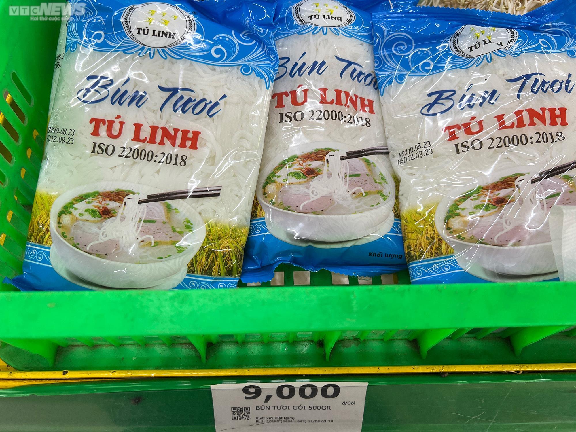 Bún tươi Tú Linh được rao bán 9.000 đồng/500gr trong Bách Hoá Xanh. (Ảnh: Hoàng Thọ)