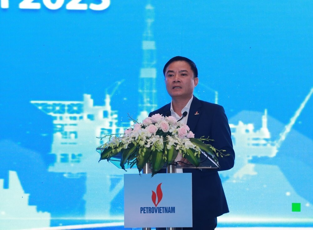 Ông Lê Ngọc Sơn - Phó Tổng Giám đốc Petro Vietnam trình bày về những thay đổi của Luật Dầu khí 2022.