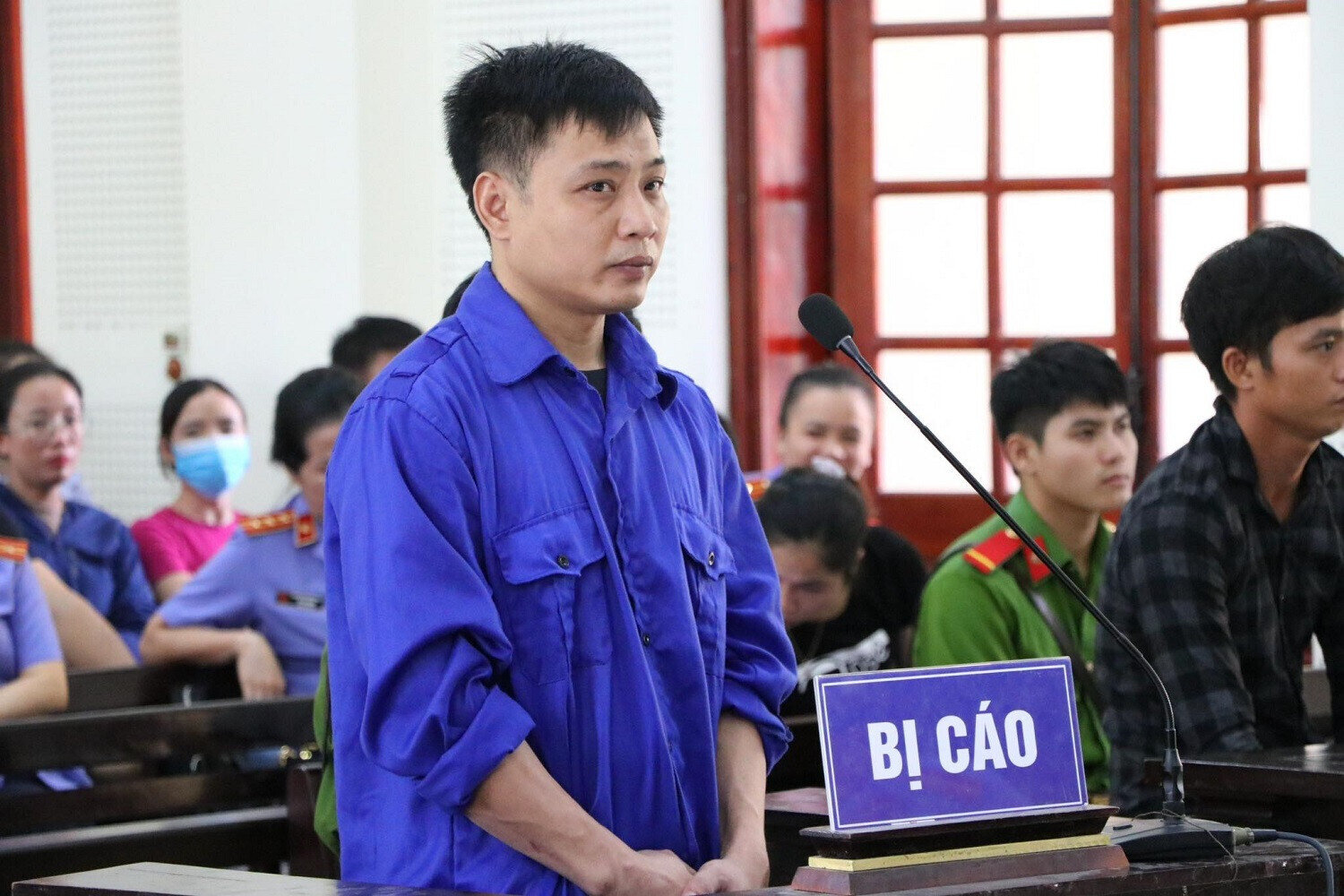 Bị cáo Nguyễn Duy Quân tại phiên tòa xét xử. (Ảnh: VH)