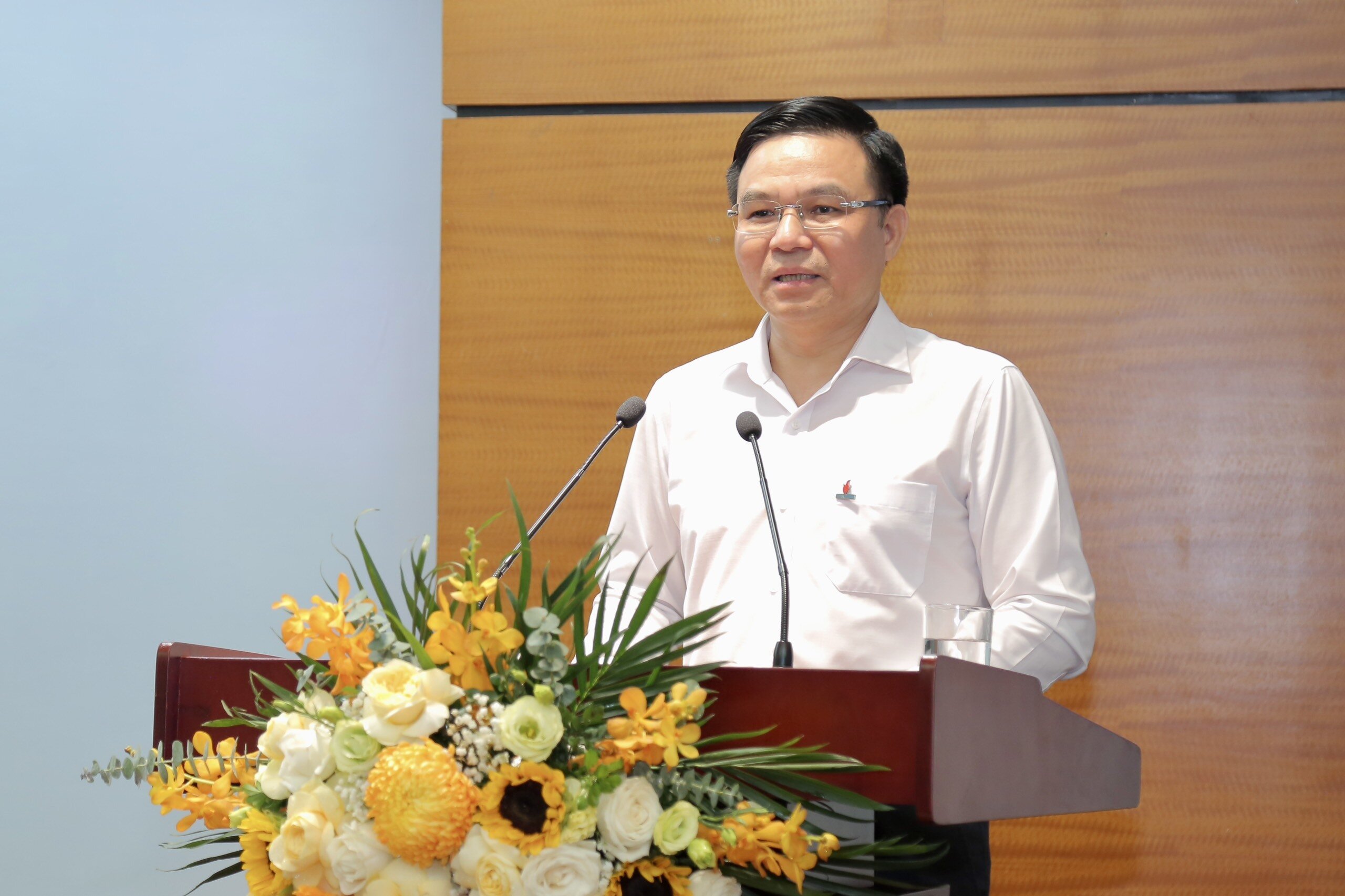 Tổng giám đốc Petro Vietnam Lê Mạnh Hùng chúc mừng thành công của cuộc thi online 