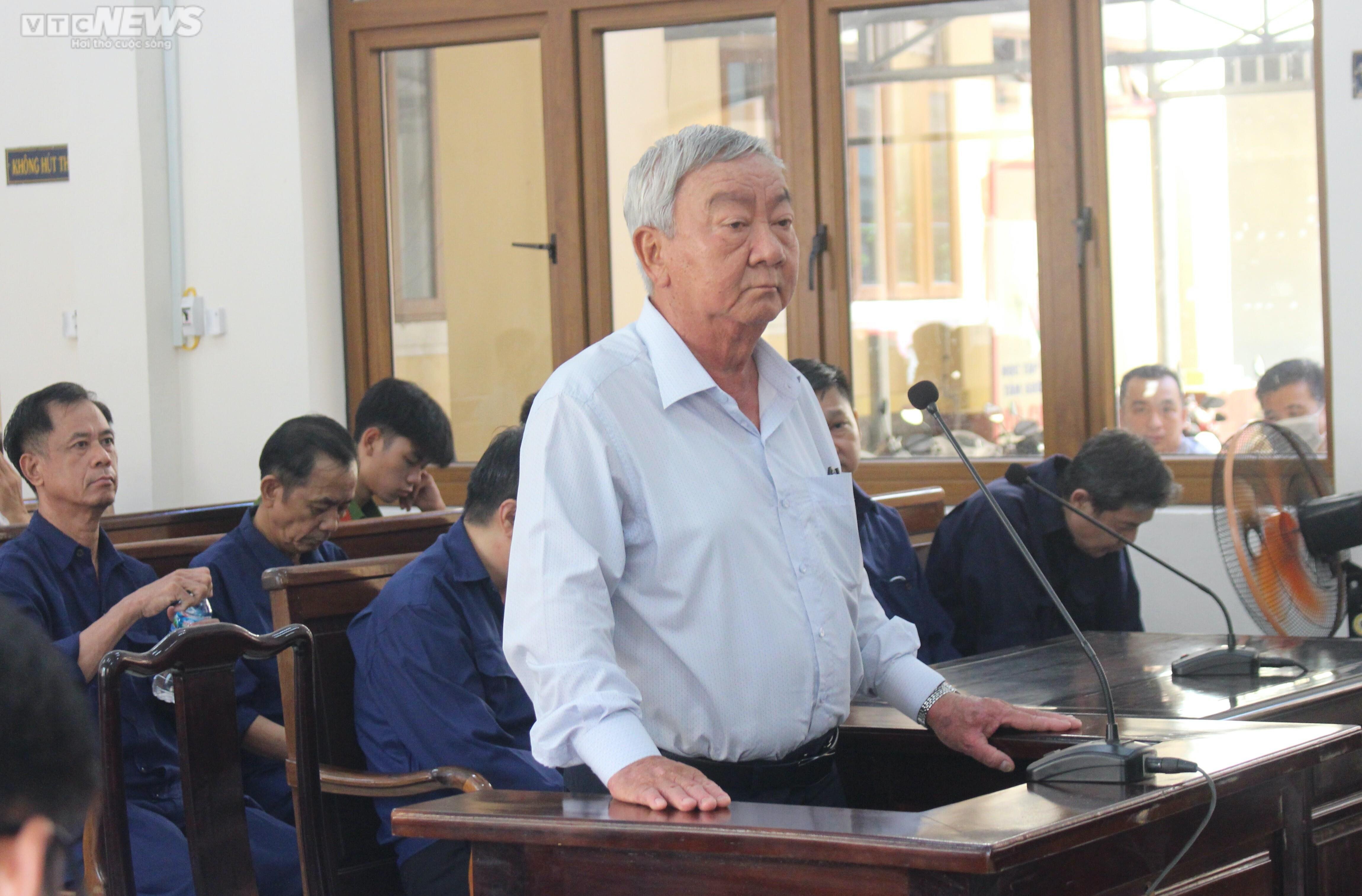 VKSND tỉnh Đồng Nai thống nhất với quan điểm của luật sư bào chữa, đề nghị HĐXX áp dụng án treo đối với bị cáo Lê Viết Hưng (cựu Giám đốc Sở TN&MT)