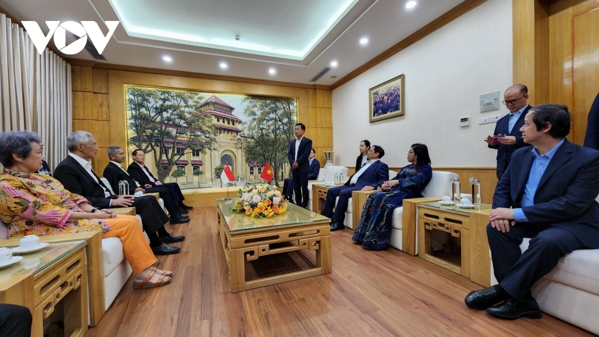 Hai Thủ tướng và Phu nhân gặp mặt lãnh đạo Đại học Quốc gia Hà Nội.