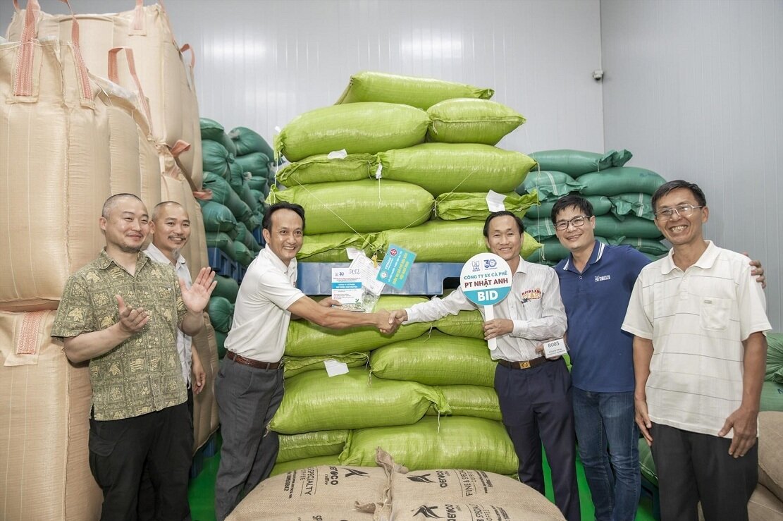 Công ty sản xuất cà phê PT Nhật Anh ở thành phố Hồ Chí Minh đã trúng đấu giá 2 tấn cà phê Robusta với giá 700 triệu đồng.
