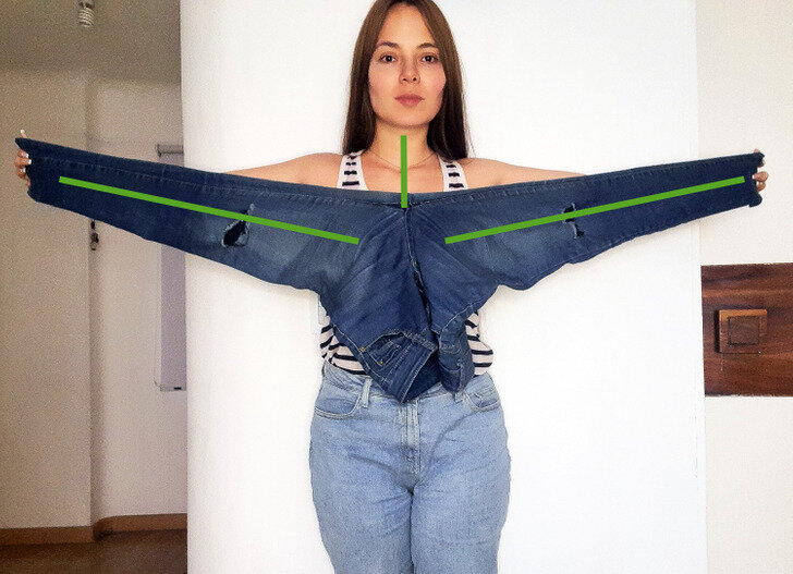 Cách đo chiều dài của quần jeans.  (Ảnh: Bright side)