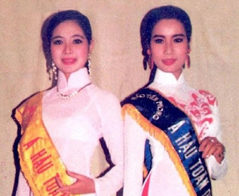 Trịnh Kim Chi (phải) sinh năm 1971, nguyên quán Hà Nội. Năm 1994, Trịnh Kim Chi dự thi Hoa hậu Việt Nam và đoạt giải Á hậu 2. Hiện nay, Trịnh Kim Chi được công chúng biết tới nhiều hơn với vai trò diễn viên, đạo diễn sân khấu.