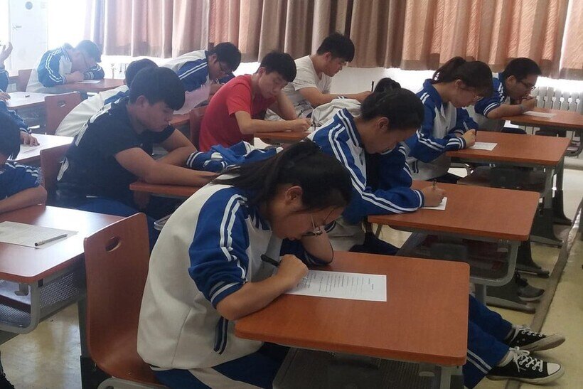 Học sinh Trung Quốc không được ngẩng đầu khi đang học để không mất tập trung.