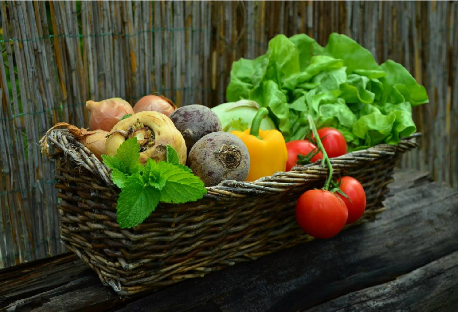 Ăn nhiều trái cây và rau củ đóng vai trò vô cùng quan trọng trong việc bảo vệ sức khỏe của bạn. (Nguồn: Sohu)