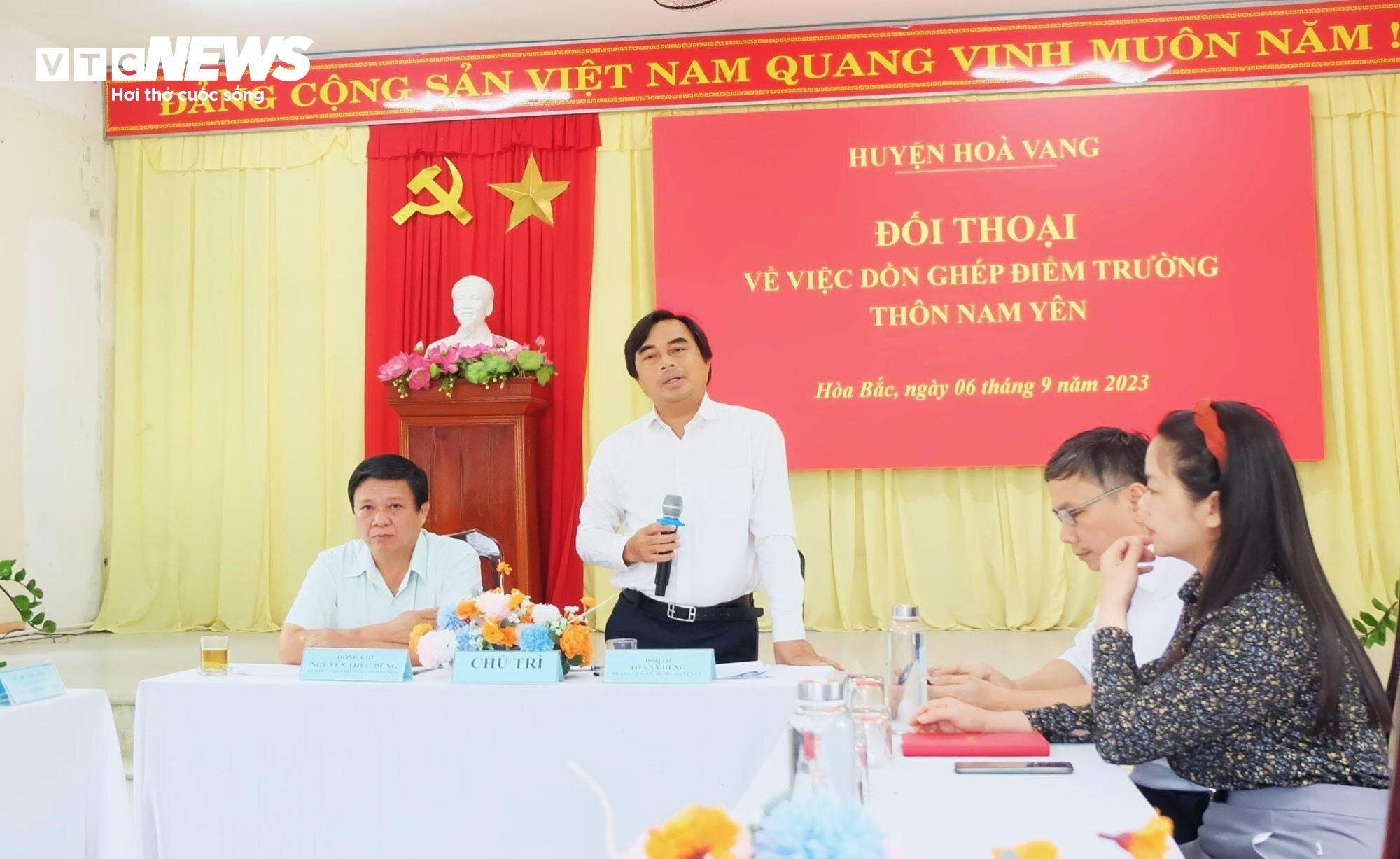Ông Tô Văn Hùng, Bí thư huyện Hòa Vang chia sẻ tại buổi đối thoại.