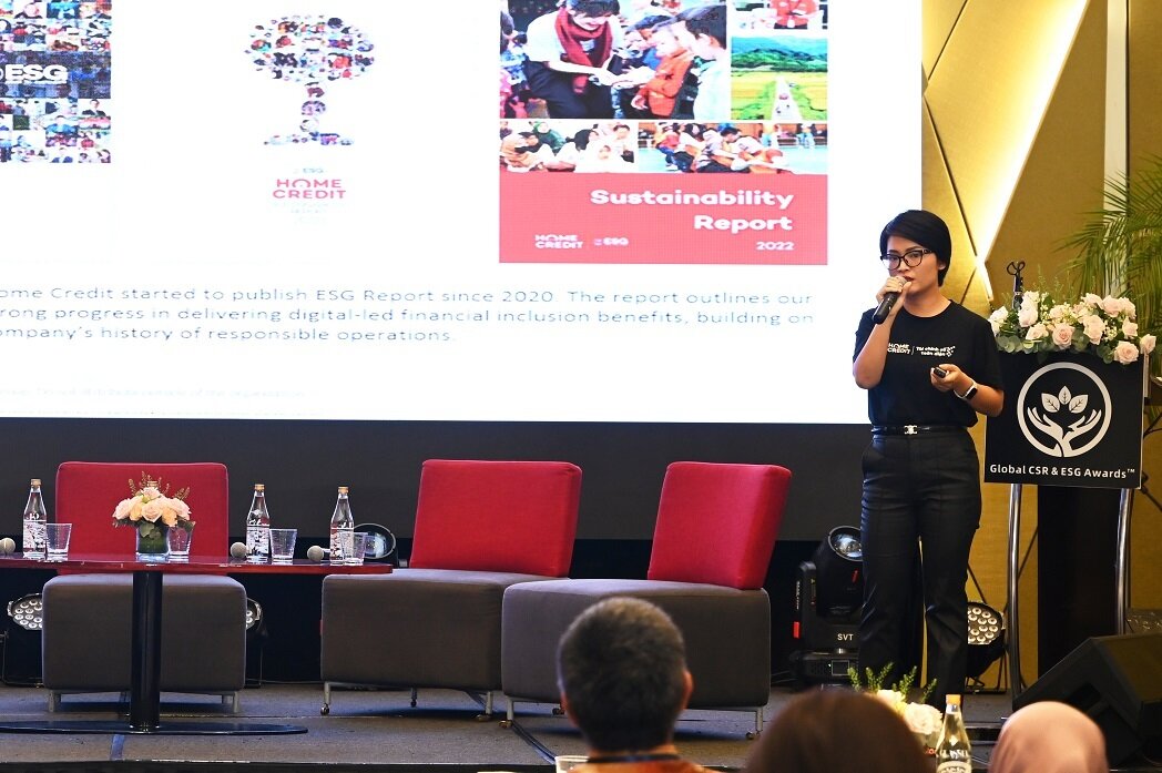 Bà Phạm Thị Bích Liên chia sẻ về Trao quyền cho người tiêu dùng để xây dựng tương lai bền vững tại hội nghị.