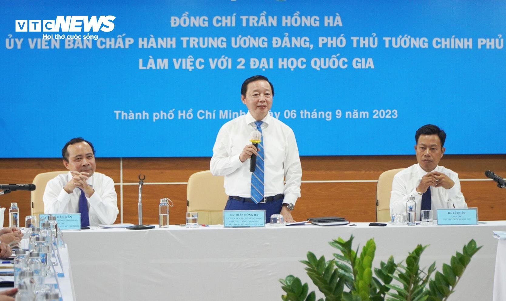 Phó Thủ tướng Trần Hồng Hà phát biểu tại buổi làm việc với ĐH Quốc gia TP.HCM. (Ảnh: C.P)