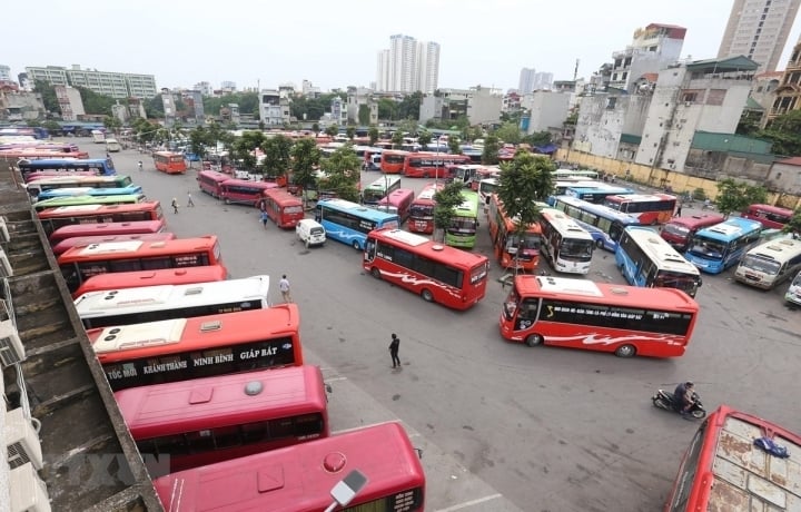 Doanh nghiệp vận tải lo lắng khi giá xăng dầu tăng cao. (Ảnh minh họa: TTXVN).