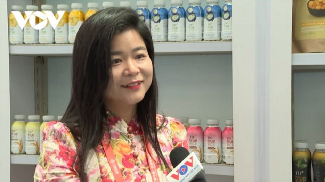 Bà Đoàn Hiểu Du, Tổng giám đốc một doanh nghiệp thương mại của Bắc Kinh nhận định, lợi thế vị trí địa lý sẽ giúp sản phẩm sữa TH giữ trọn độ tươi mới và chất lượng khi đến tay khách hàng Trung Quốc.