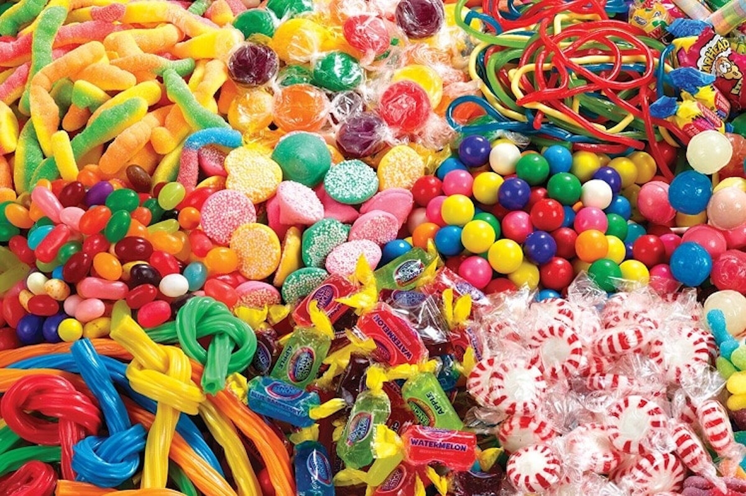 Không nên ăn quá nhiều kẹo. (Ảnh minh hoạ)