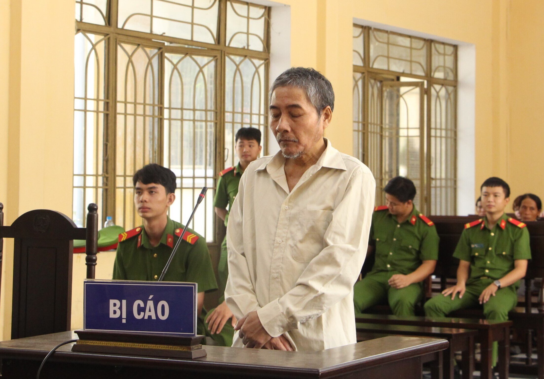 Hồ Văn Thu tại phiên tòa sơ thẩm. (Ảnh: Đ.V)
