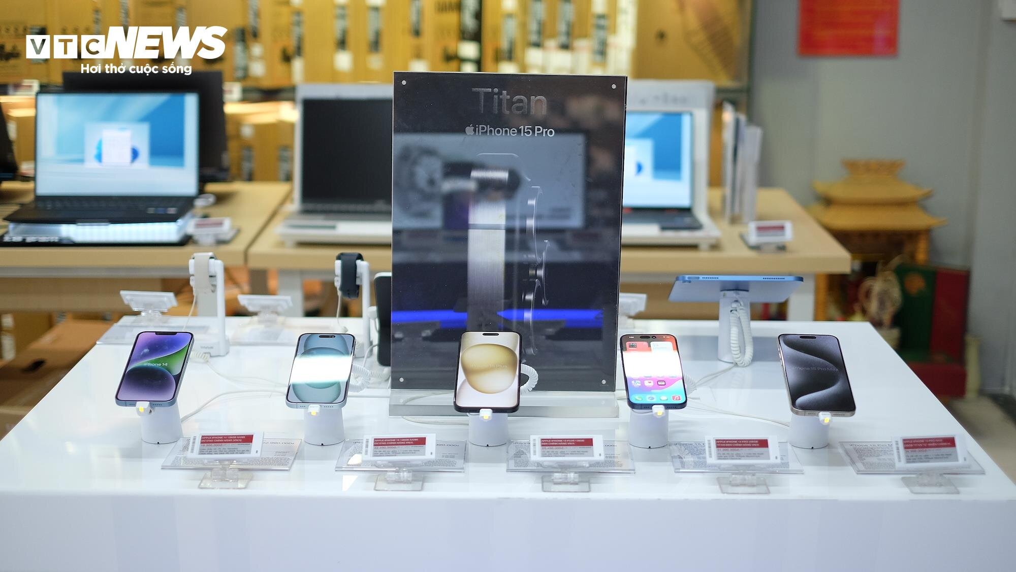 iPhone 15 bắt đầu xuất hiện tại các cửa hàng, đại lý phân phối chính hãng ở Hà Nội.
