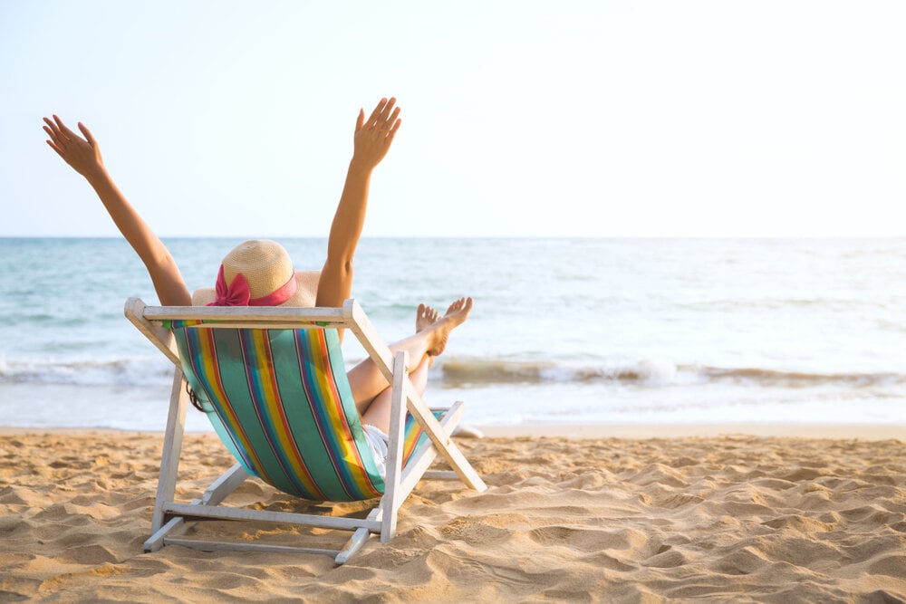 Tắm biển mang đến nhiều lợi ích bất ngờ cho sức khỏe. (Ảnh minh họa: Shutterstock)