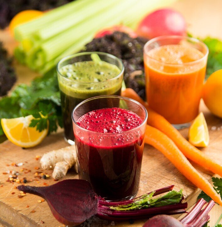 Dù ước ép rau củ tốt cho sức khỏe nhưng bạn không nên lạm dụng quá nhiều. (Ảnh: Shutterstock)