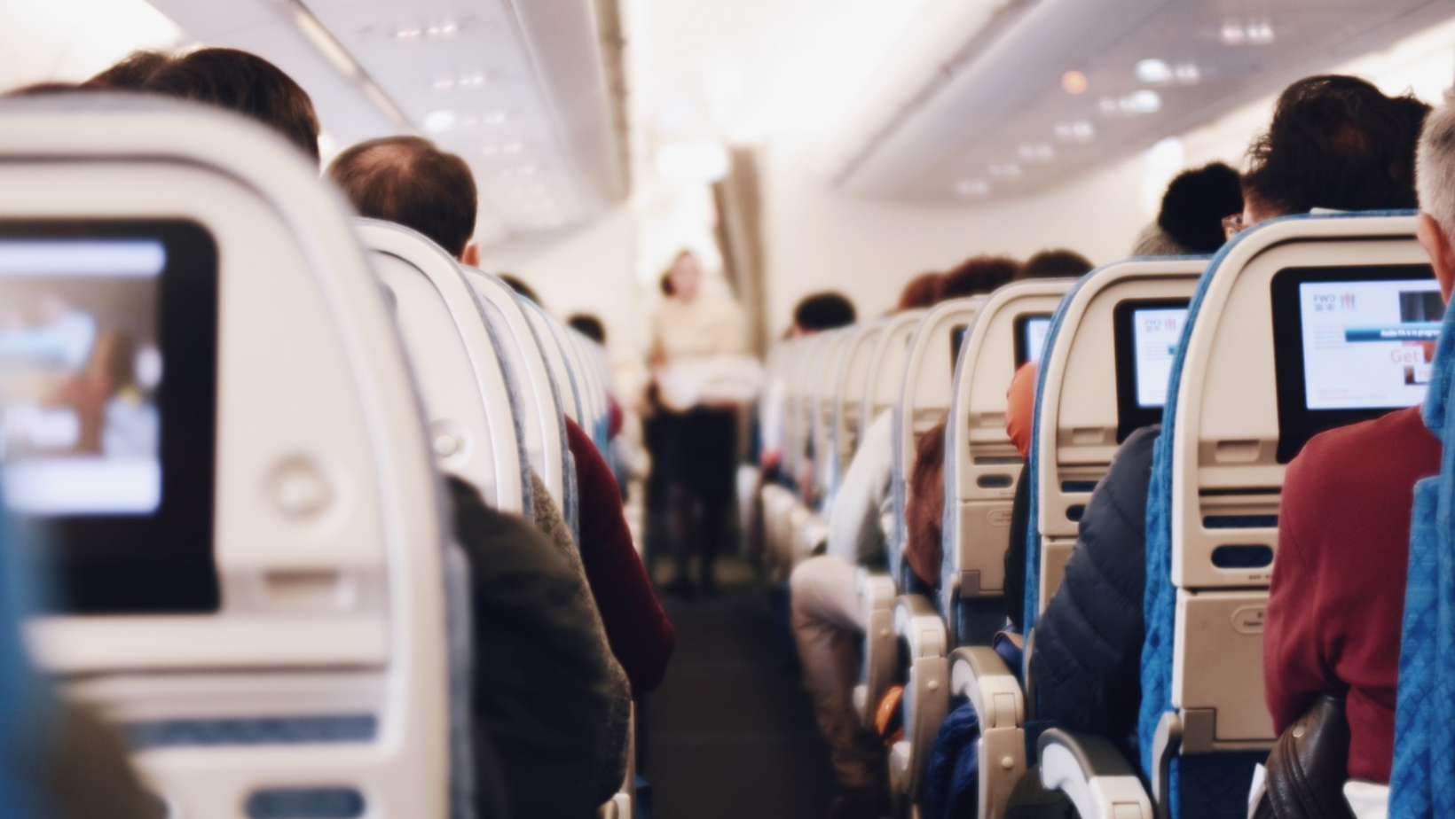 Sau khi một hành trình kết thúc an toàn, điều khách nên làm khi rời máy bay là gì? (Ảnh: Pixabay)