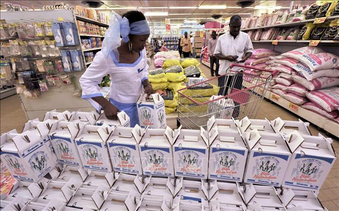 Đường được bày bán tại siêu thị ở Côte d’Ivoire. (Ảnh tư liệu: AFP/TTXVN)