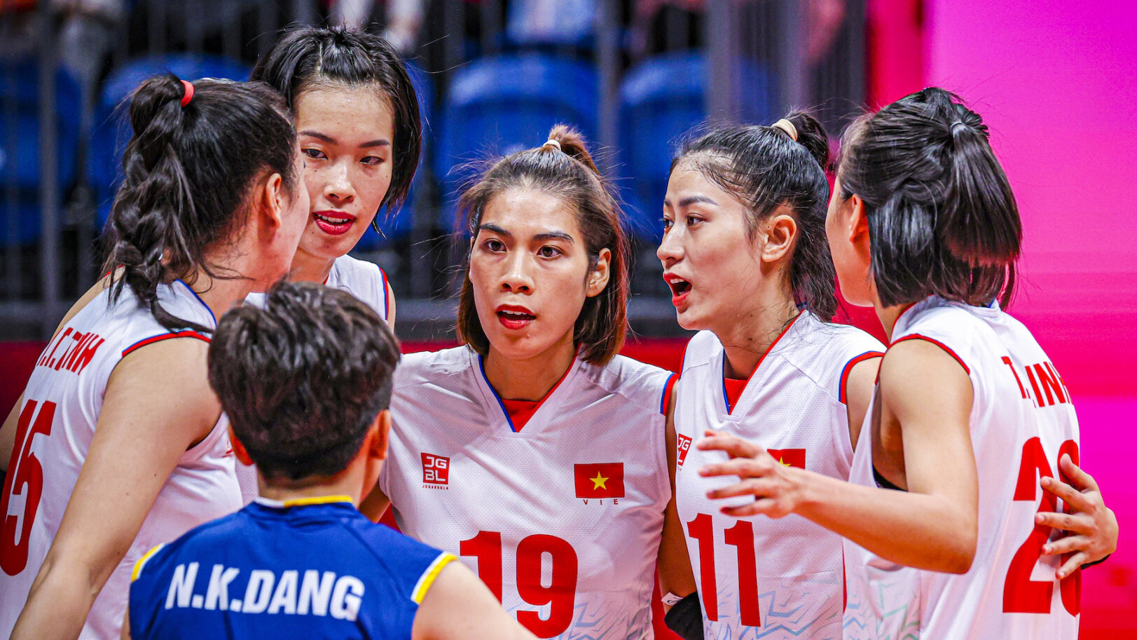 Đội tuyển bóng chuyền Việt Nam tham dự giải thế giới với danh nghĩa CLB Sport Center 1.
