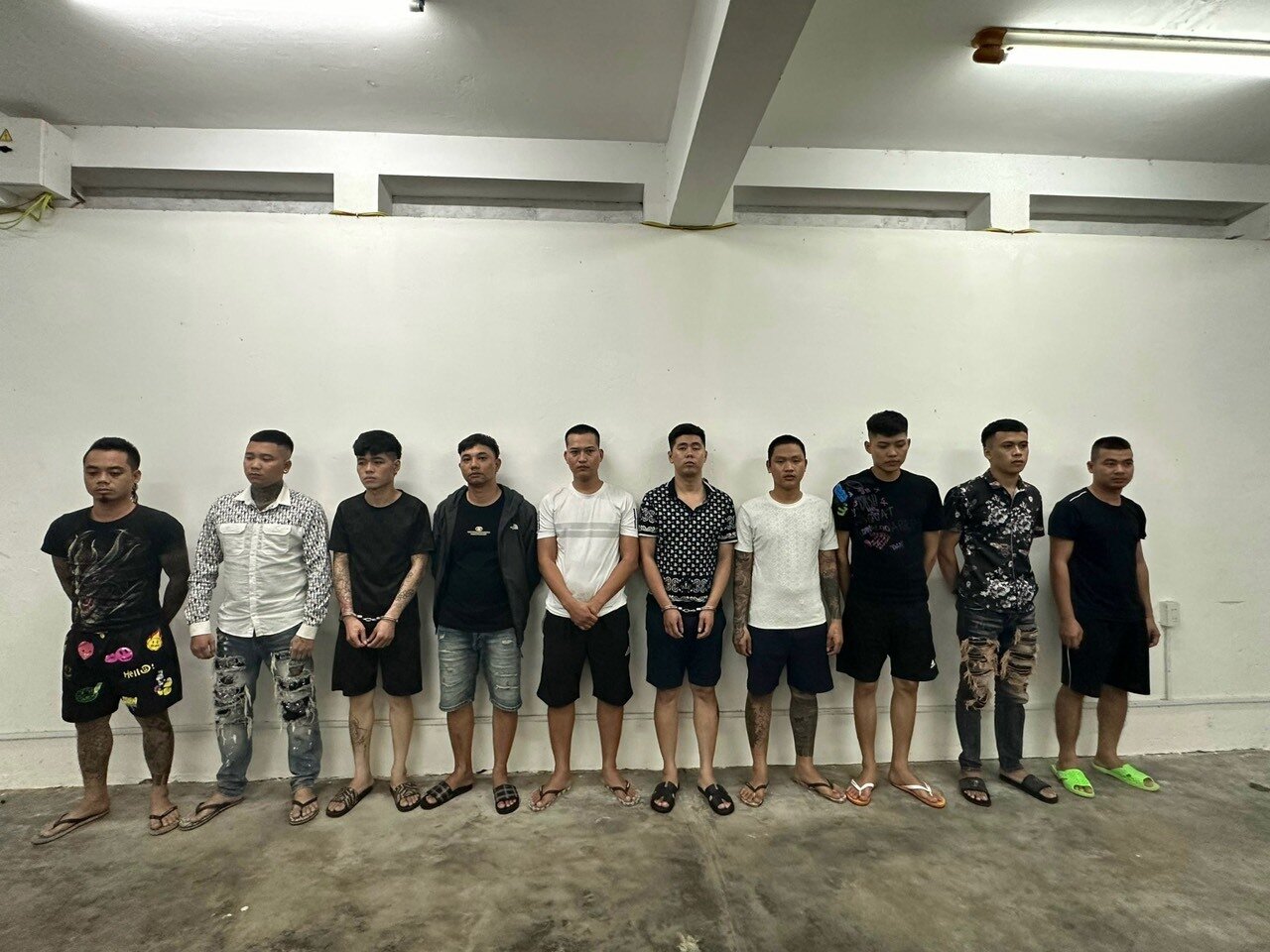 Các đối tượng tạm trú ở TP Tuy Hòa, sau khi bị bắt (Ảnh: CACC)