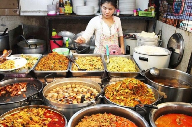 Chắc chắn rằng đã đến Thái Lan thì không thể nào bỏ qua những món ăn truyền thống hay ẩm thực đường phố.