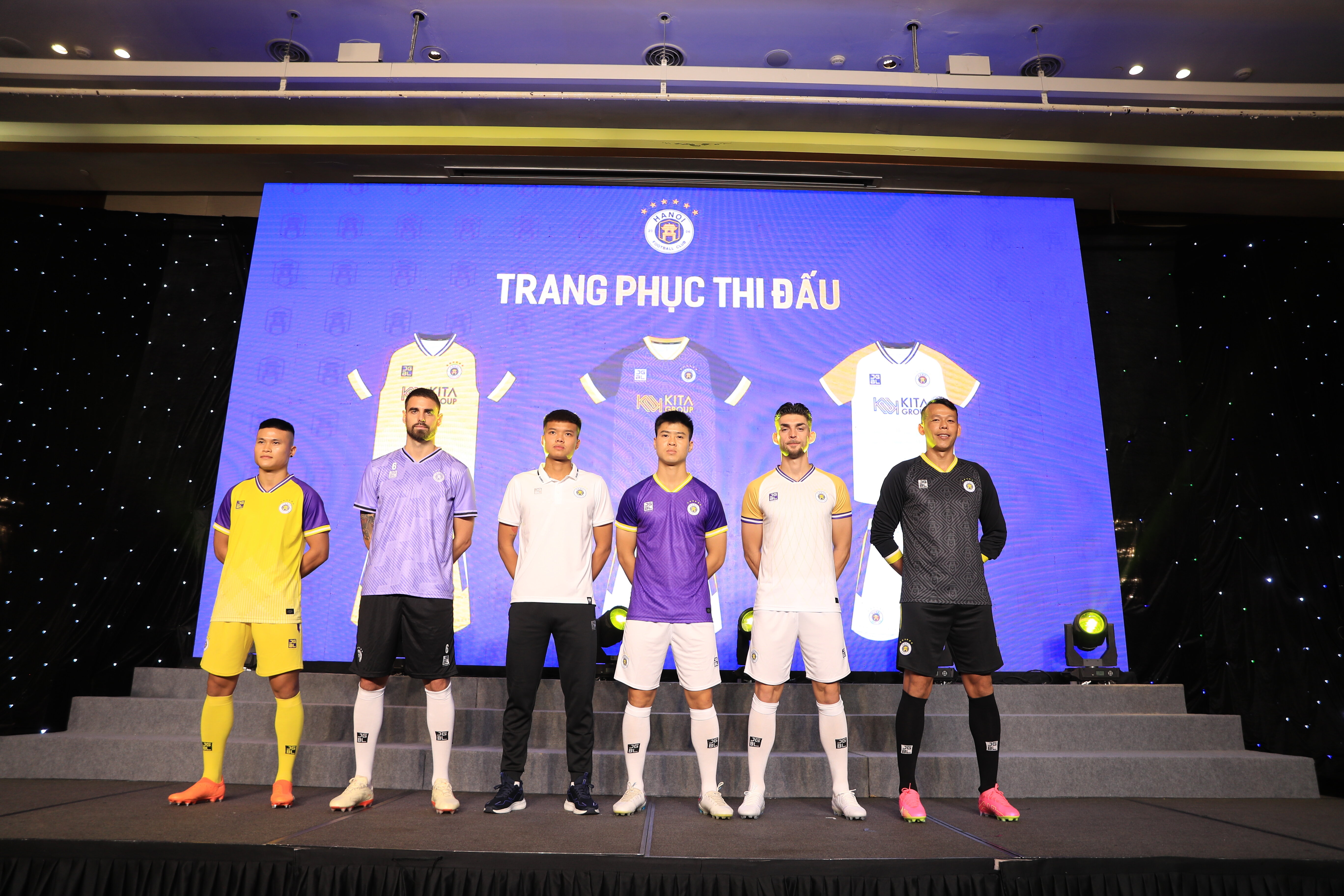 Hà Nội FC là đại diện của bóng đá Việt Nam thi đấu ở AFC Champions League.