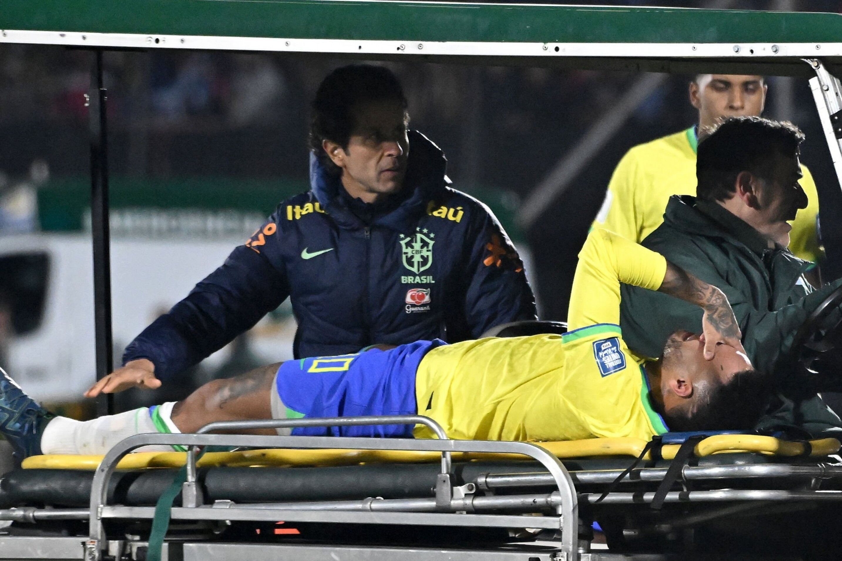Neymar chấn thương nặng.
