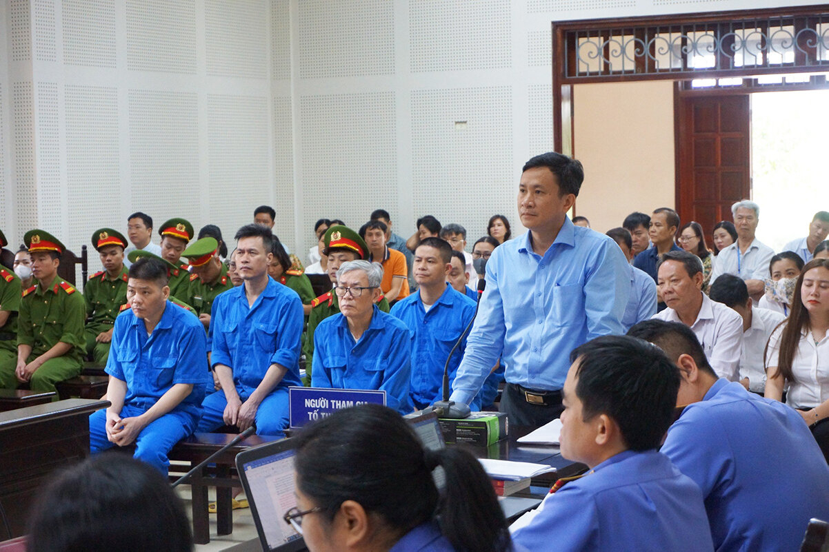 Đại diện Sở Tài chính Quảng Ninh trình bày tại toà.