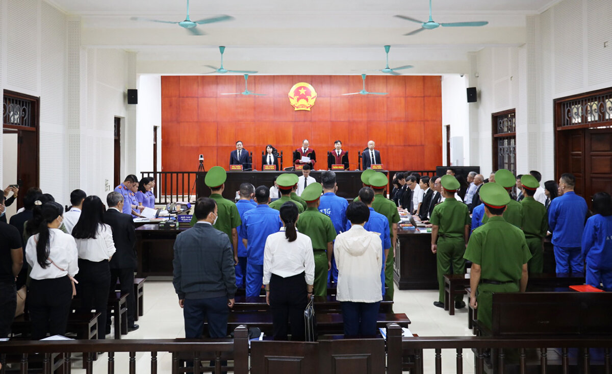 Phiên toà xét xử Nguyễn Thị Thanh Nhàn và đồng phạm.