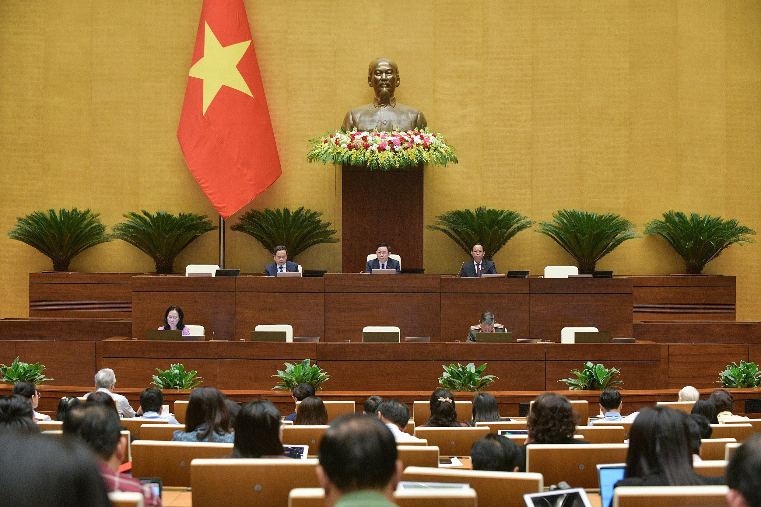 Toàn cảnh phiên họp sáng 25/10. (Ảnh: Quochoi.vn).