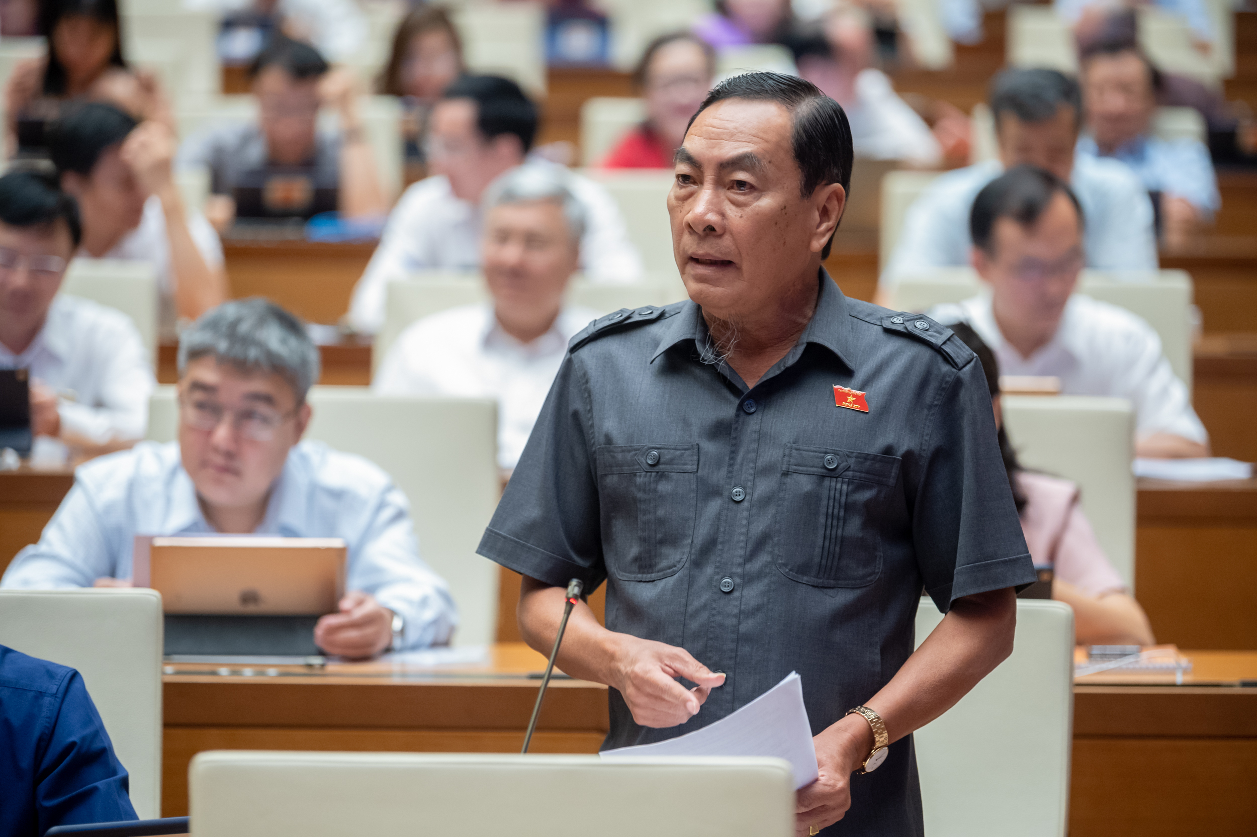 Đại biểu Quốc hội Phạm Văn Hòa phát biểu sáng 27/10.