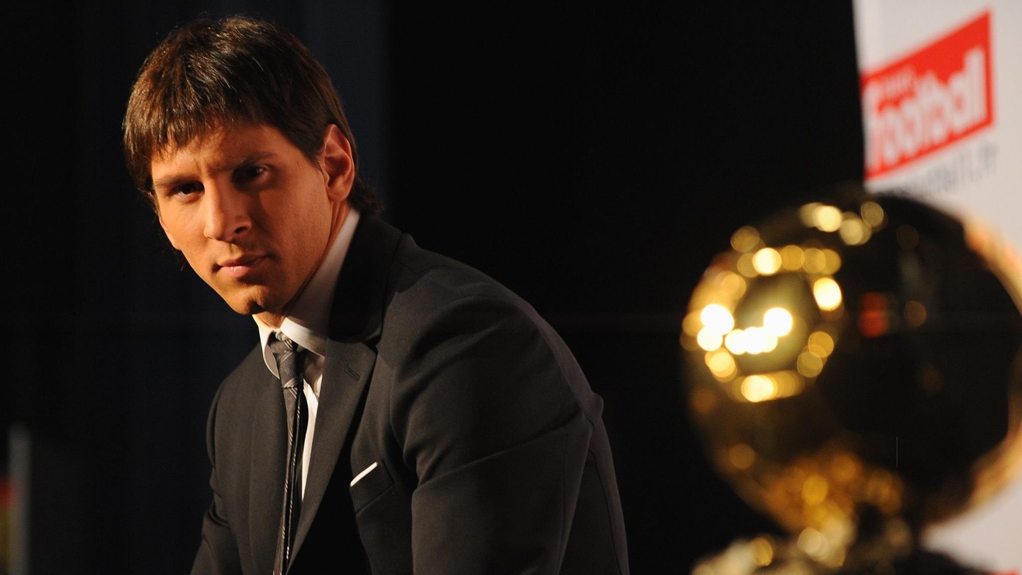 Lần đầu tiên Lionel Messi giành Quả bóng vàng là năm 2009. Khi đó, siêu sao người Argentina mới 22 tuổi. (Ảnh: Getty Images)