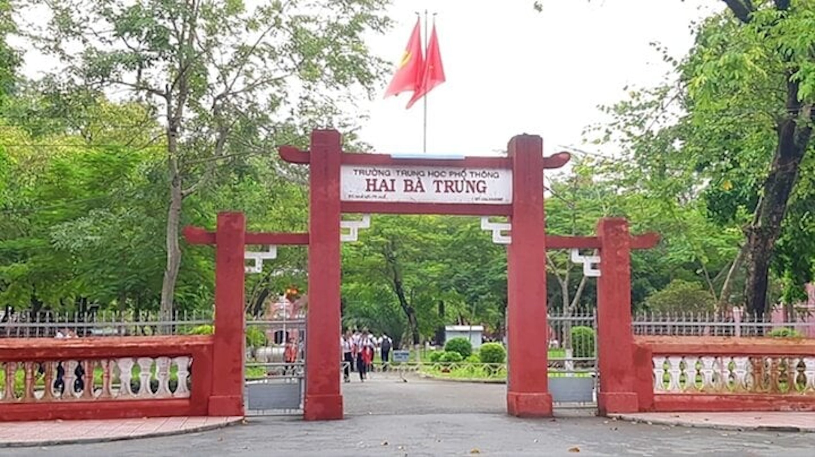 Trường THPT Hai Bà Trưng là ngôi trường có bề dày truyền thống ở Thừa Thiên - Huế